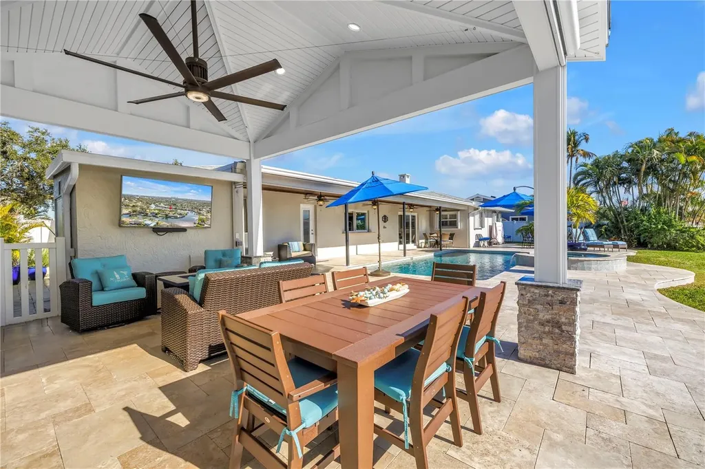 5166 Horseshoe Place NE St Petersburg FL 33703