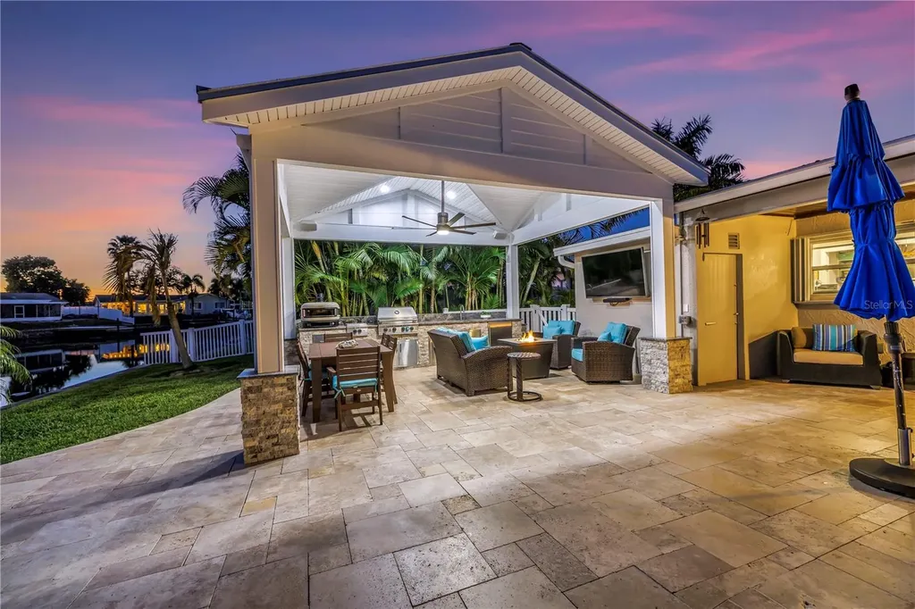 5166 Horseshoe Place NE St Petersburg FL 33703