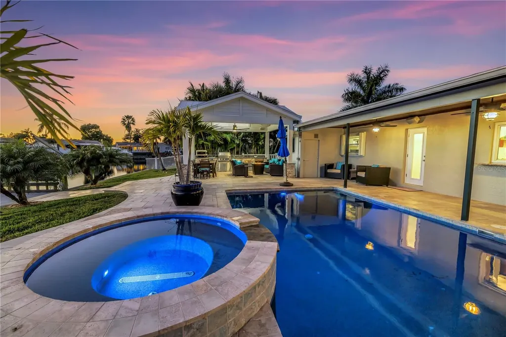 5166 Horseshoe Place NE St Petersburg FL 33703