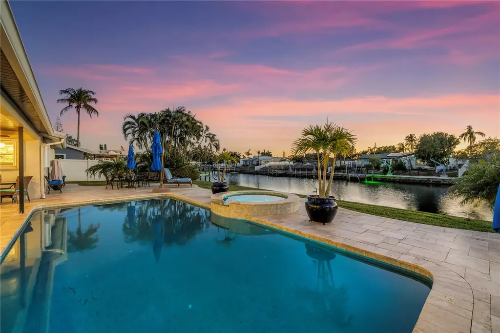 5166 Horseshoe Place NE St Petersburg FL 33703