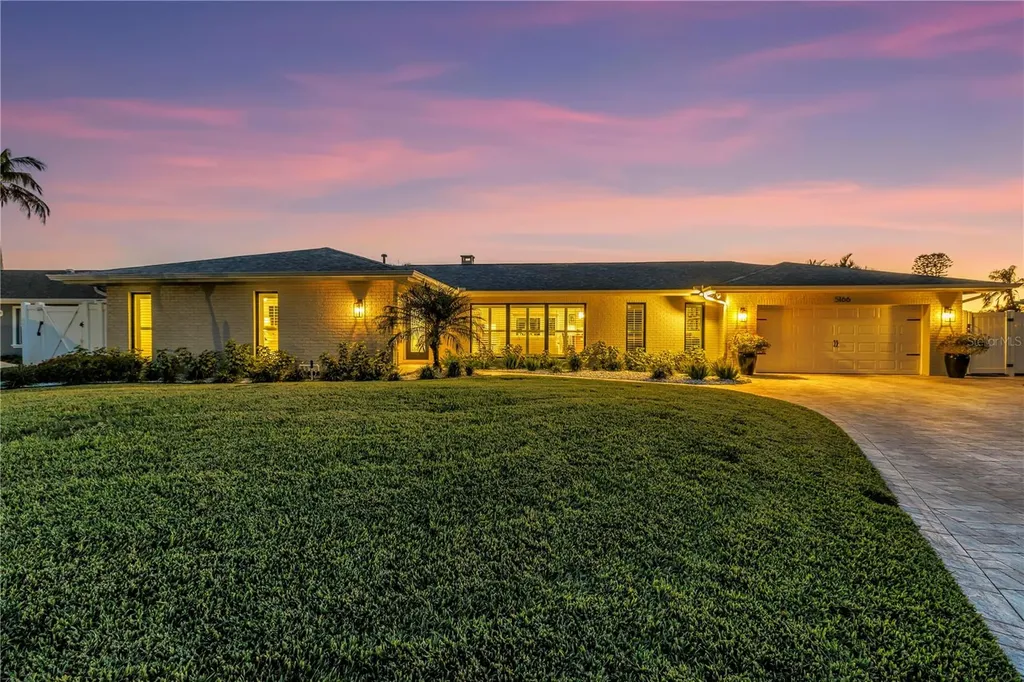 5166 Horseshoe Place NE St Petersburg FL 33703