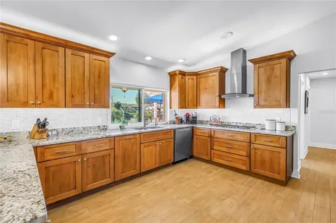5166 Horseshoe Place NE St Petersburg FL 33703
