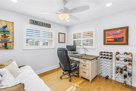 5166 Horseshoe Place NE St Petersburg FL 33703