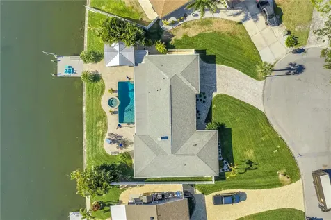 5166 Horseshoe Place NE St Petersburg FL 33703