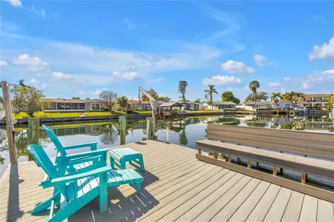 5166 Horseshoe Place NE St Petersburg FL 33703