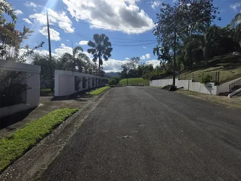 E-4 Urb. El Retiro Calle Recreo Caguas PR 00725