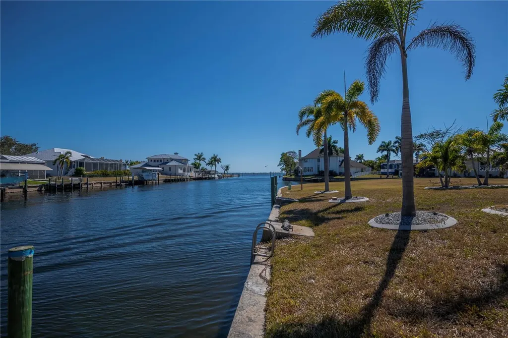 290 Tait Terrace SE Port Charlotte FL 33952