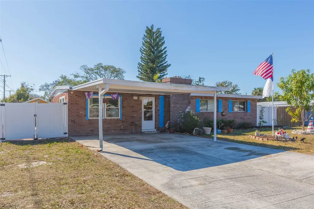 4102 W Fairview Heights Tampa FL 33616