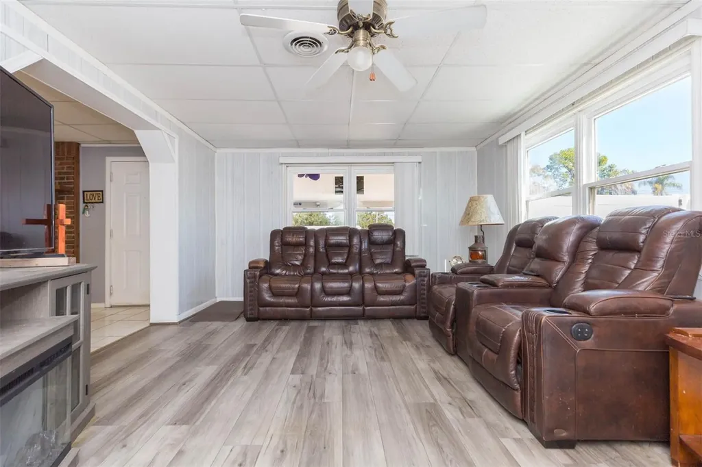 4102 W Fairview Heights Tampa FL 33616