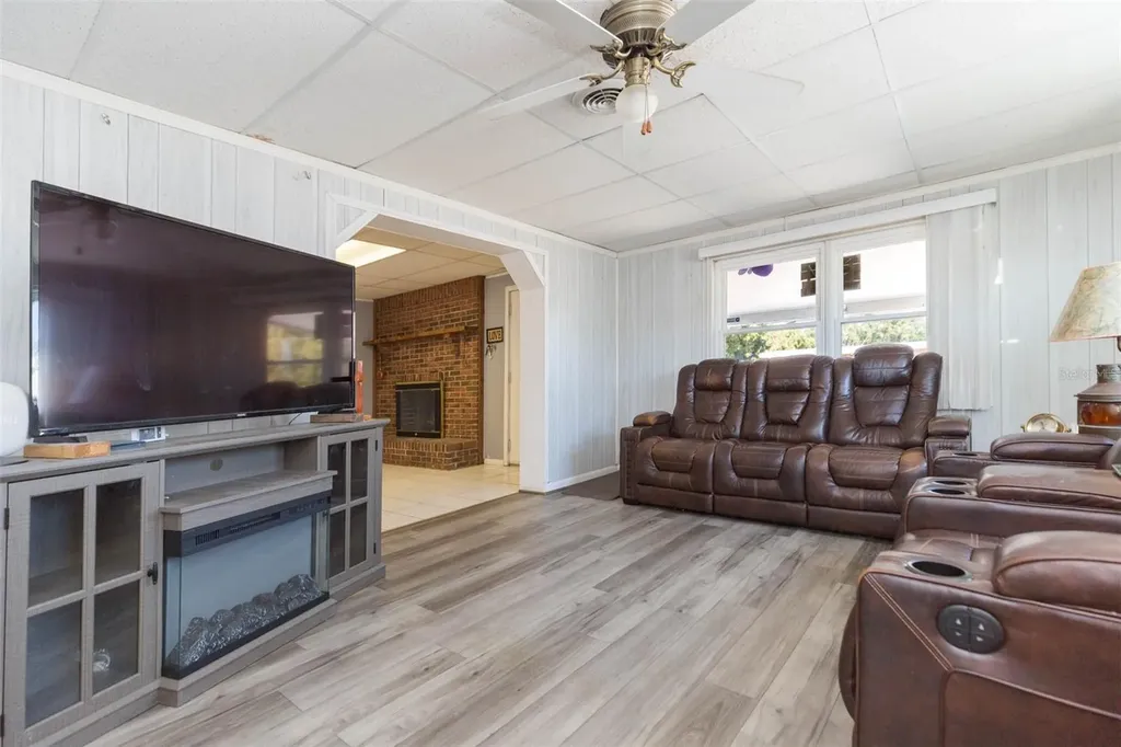 4102 W Fairview Heights Tampa FL 33616