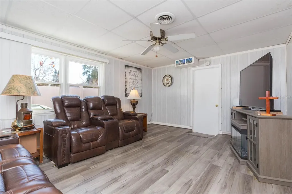 4102 W Fairview Heights Tampa FL 33616