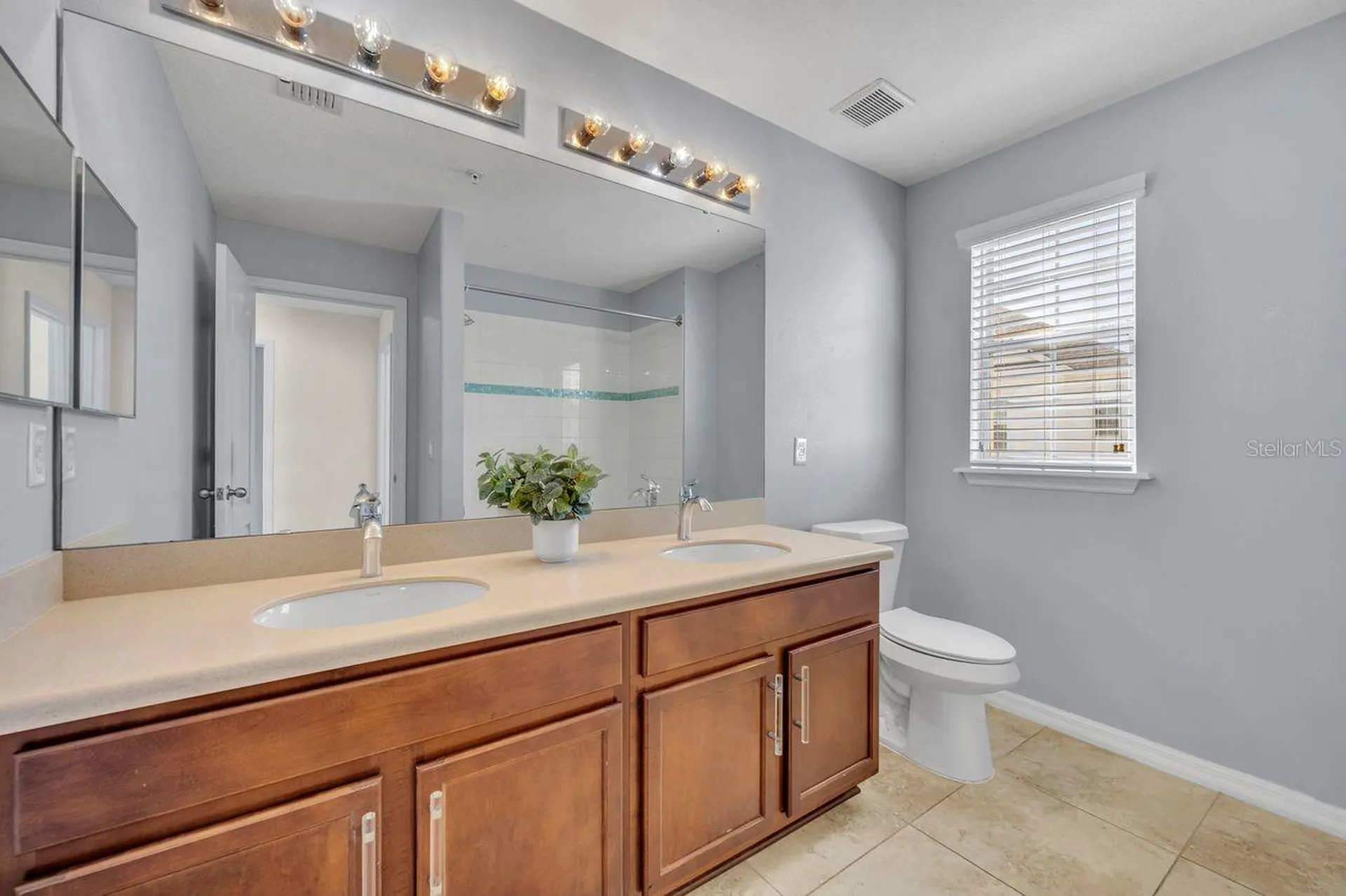 2066 Brink Alley Orlando FL 32814