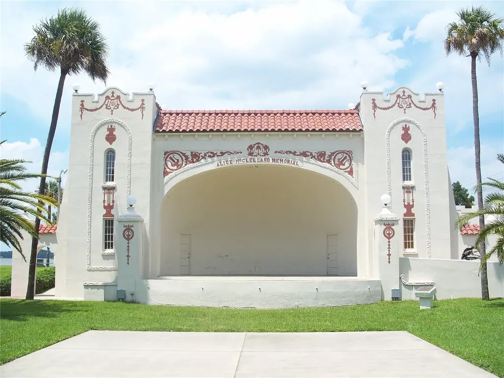 1147 E Mcdonald Avenue Eustis FL 32726