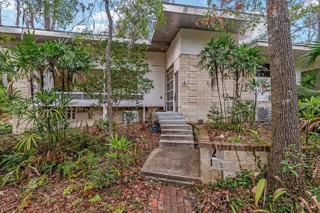 2062 NW 11th Road Gainesville FL 32605