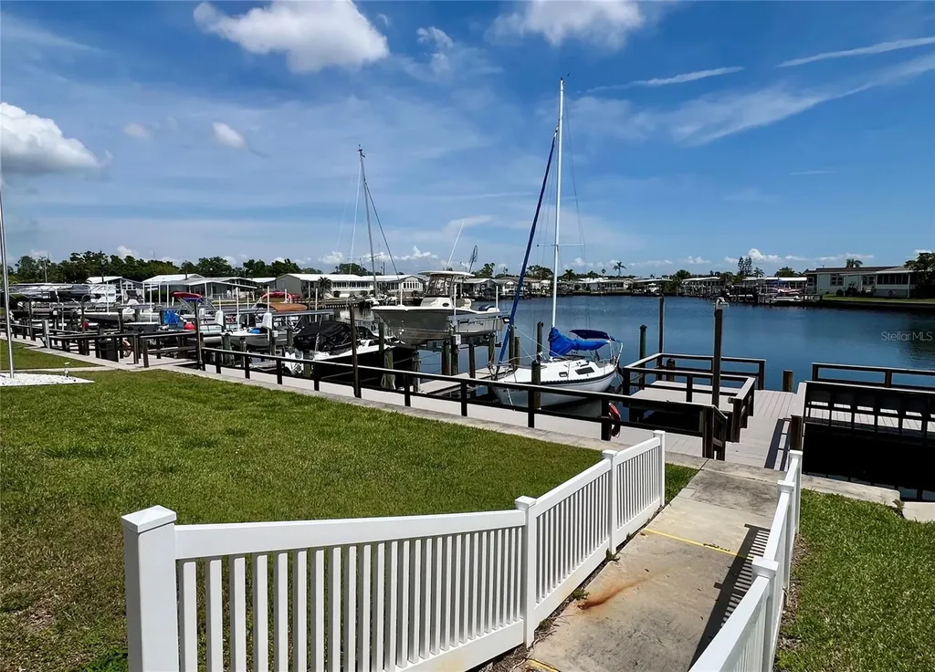 7316 Americana Drive NE St Petersburg FL 33702