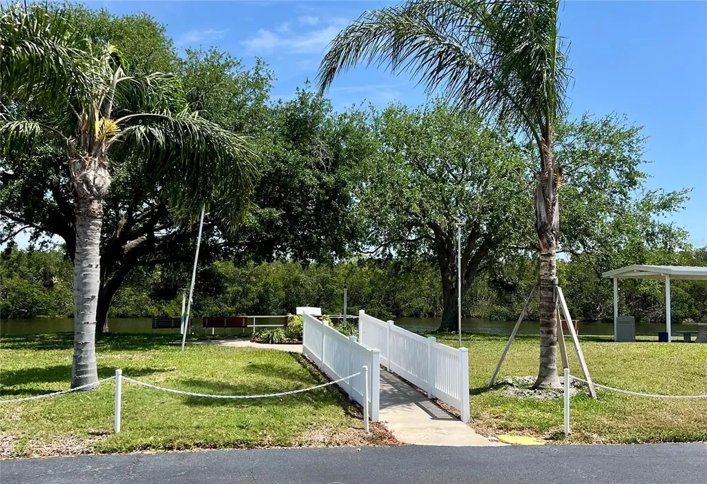7316 Americana Drive NE St Petersburg FL 33702