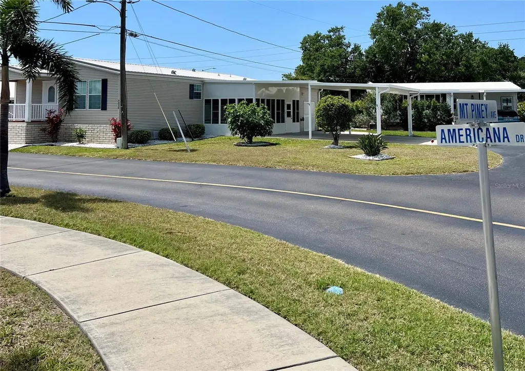 7316 Americana Drive NE St Petersburg FL 33702
