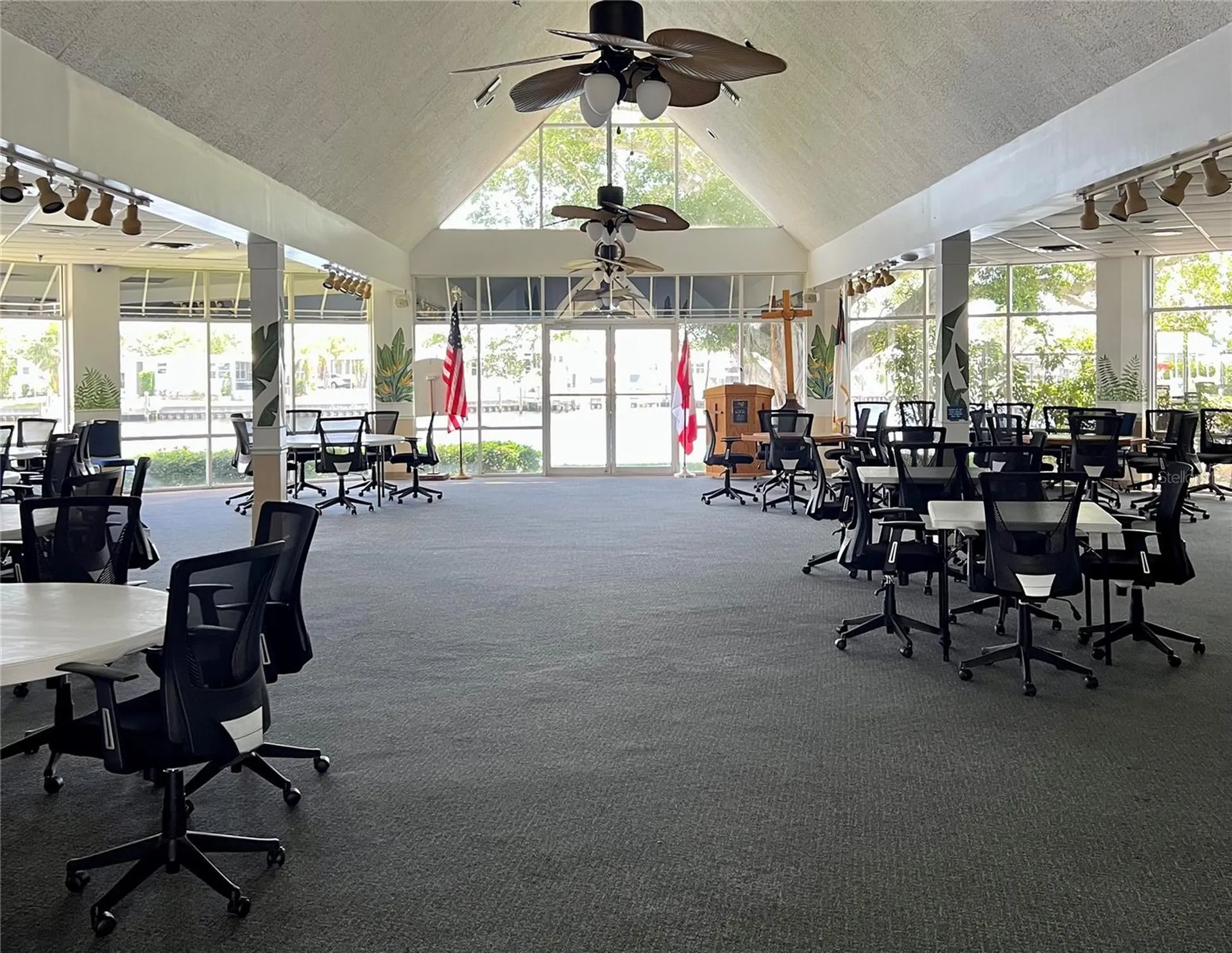 7316 Americana Drive NE St Petersburg FL 33702