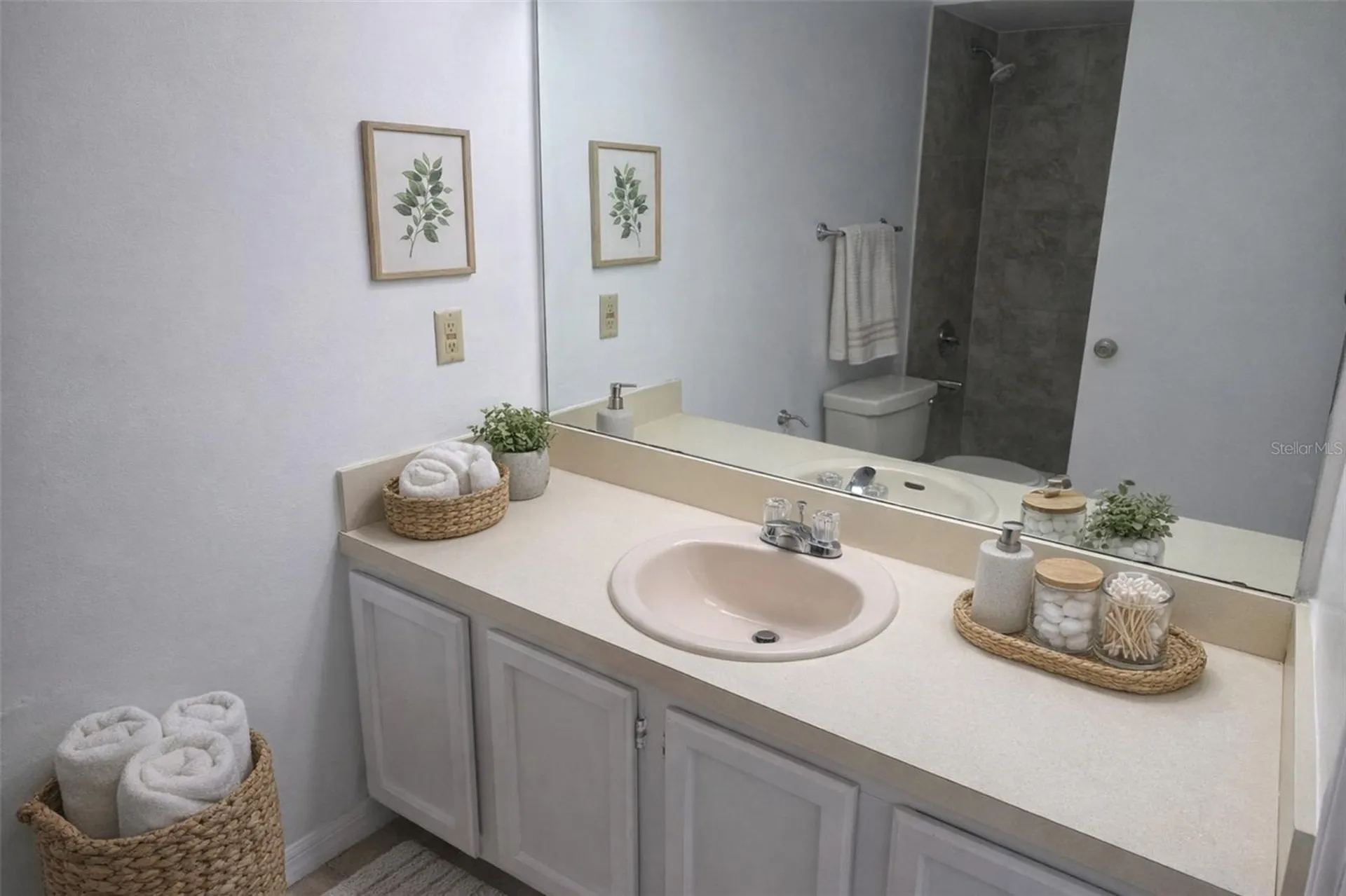 4367 White Pine Avenue Orlando FL 32811