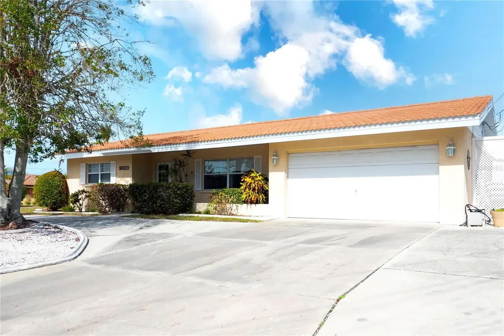 9820 Royal Palm Drive Bradenton FL 34210