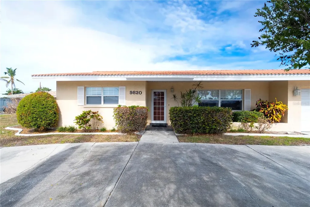9820 Royal Palm Drive Bradenton FL 34210