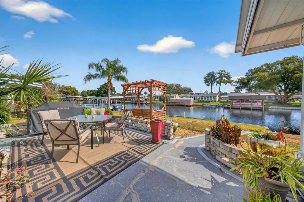 1018 Southland Drive Tavares FL 32778