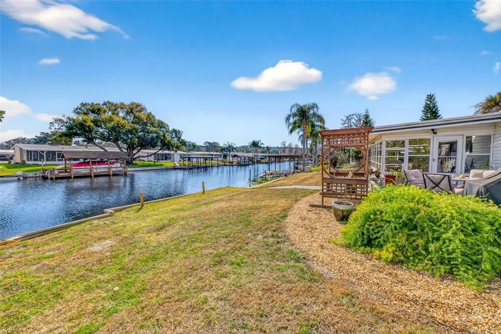 1018 Southland Drive Tavares FL 32778