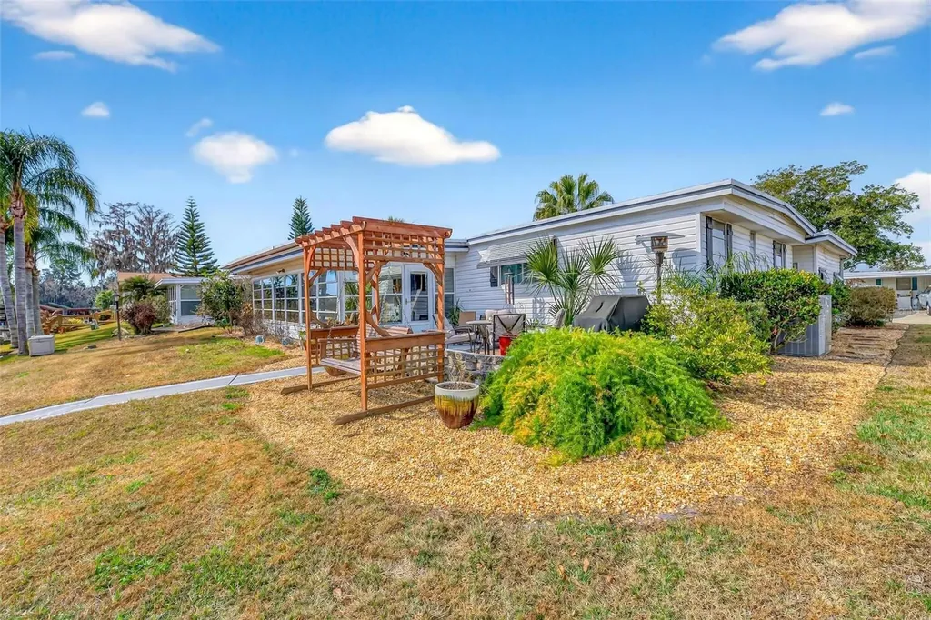 1018 Southland Drive Tavares FL 32778