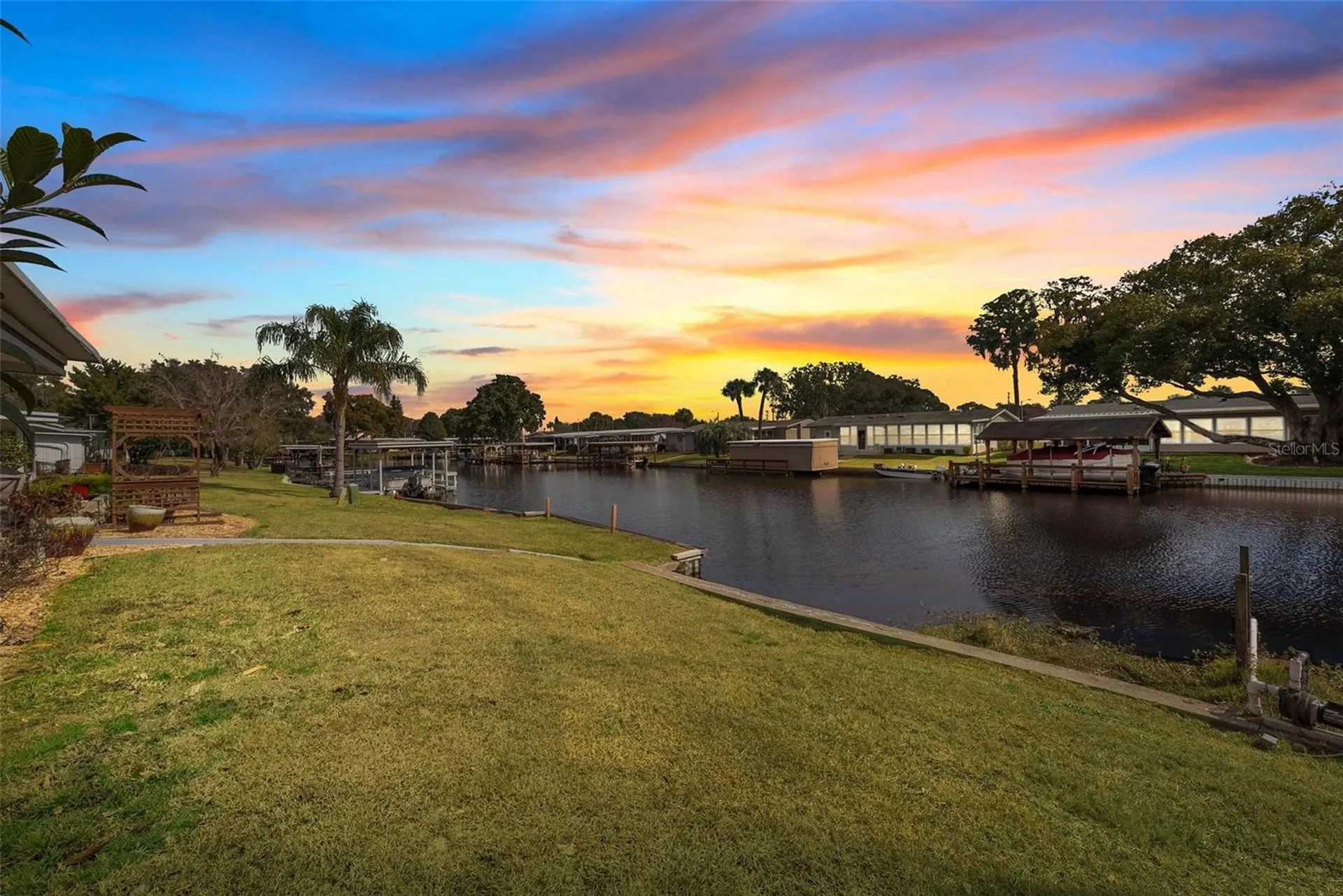 1018 Southland Drive Tavares FL 32778