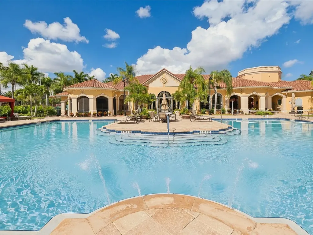 2733 Via Cipriani Clearwater FL 33764