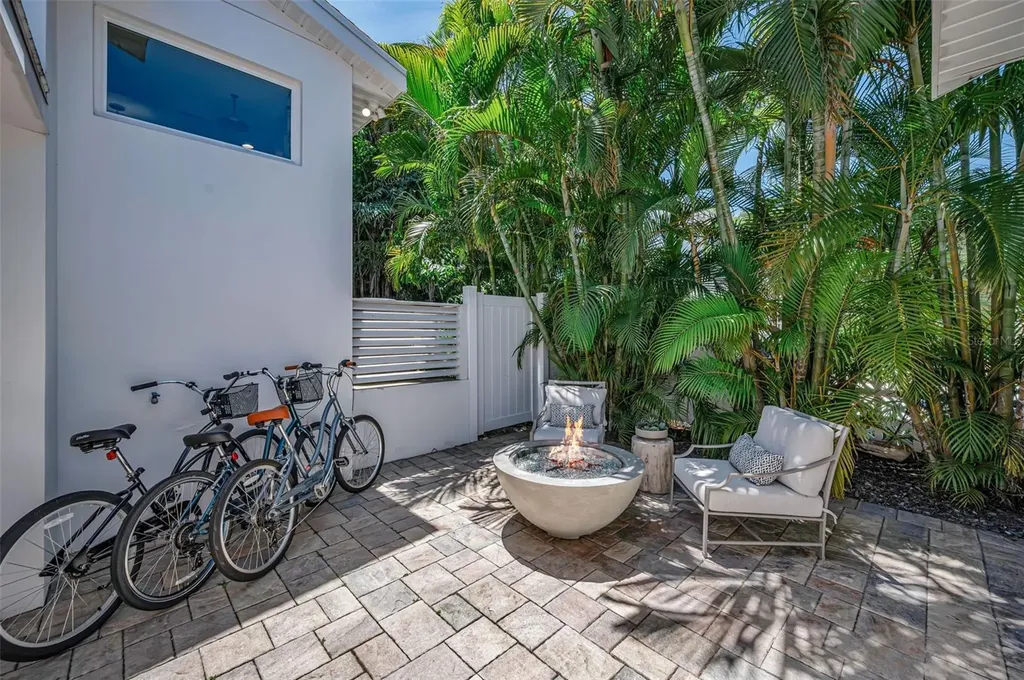 1710 Brightwaters Boulevard NE St Petersburg FL 33704