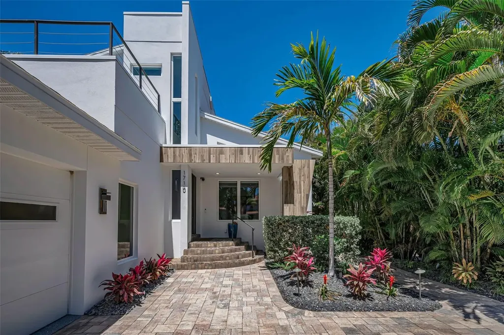 1710 Brightwaters Boulevard NE St Petersburg FL 33704
