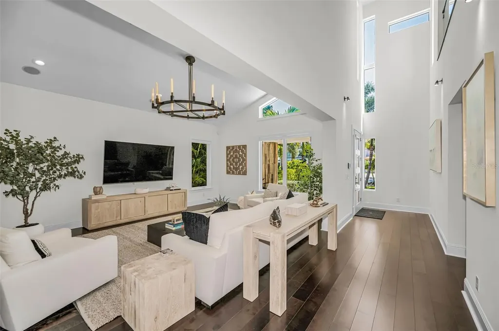 1710 Brightwaters Boulevard NE St Petersburg FL 33704