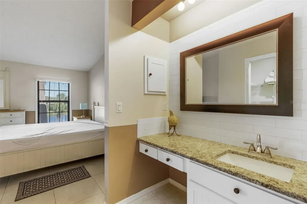 4514 Weybridge Sarasota FL 34235