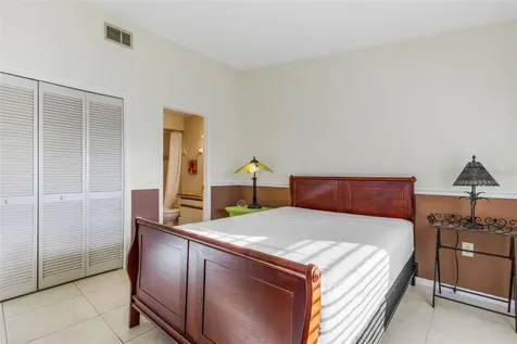 4514 Weybridge Sarasota FL 34235
