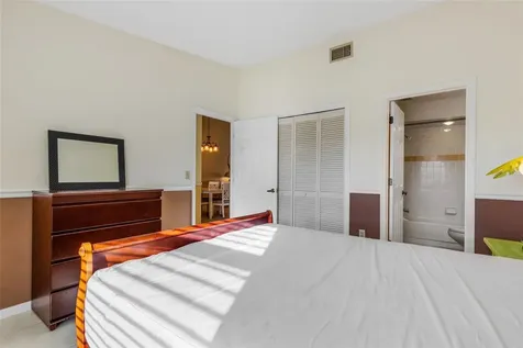 4514 Weybridge Sarasota FL 34235