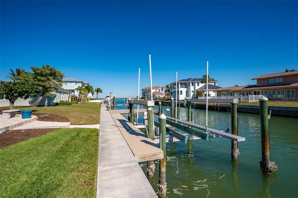548 Gunwale Lane Longboat Key FL 34228