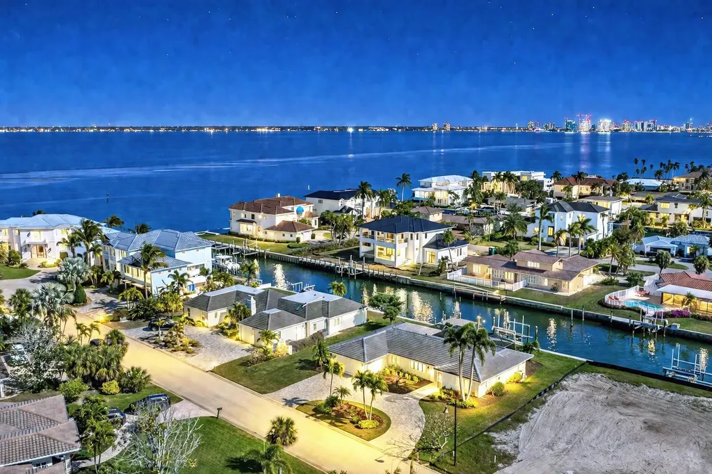 548 Gunwale Lane Longboat Key FL 34228