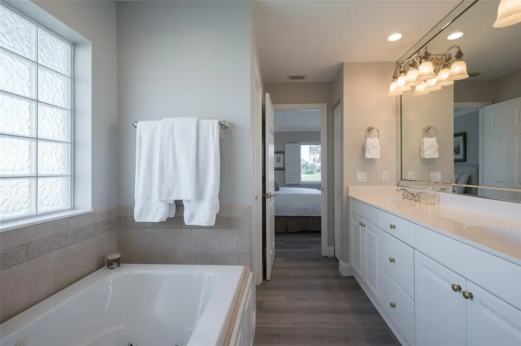 548 Gunwale Lane Longboat Key FL 34228