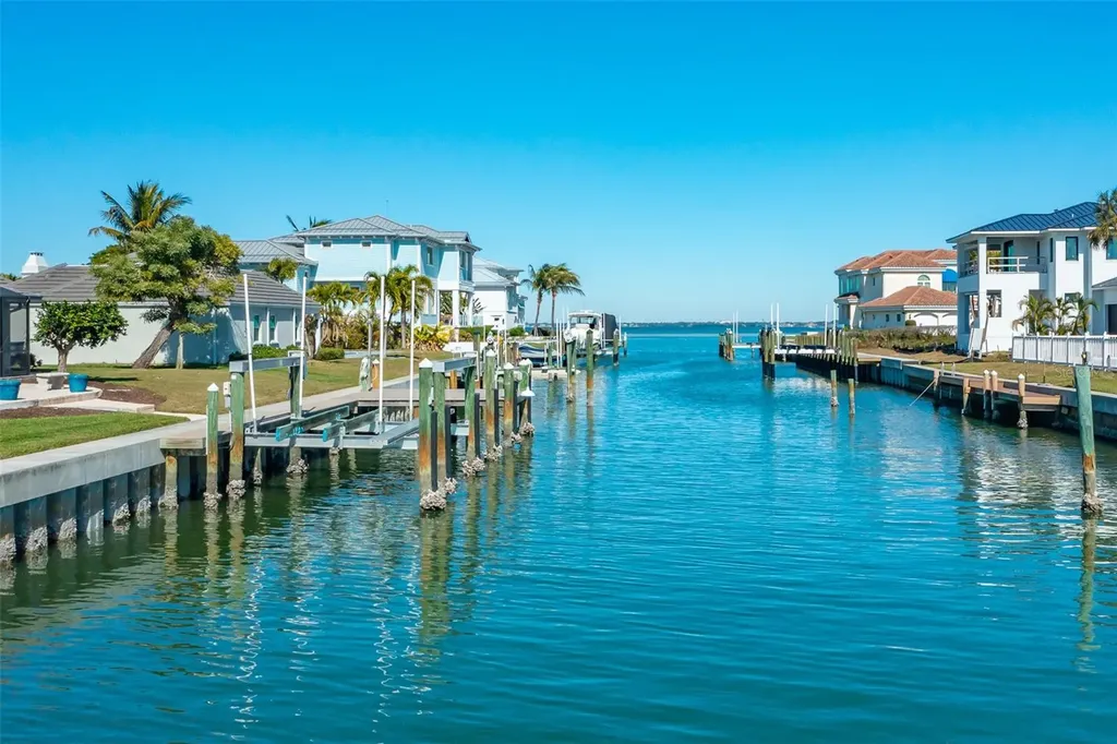 548 Gunwale Lane Longboat Key FL 34228