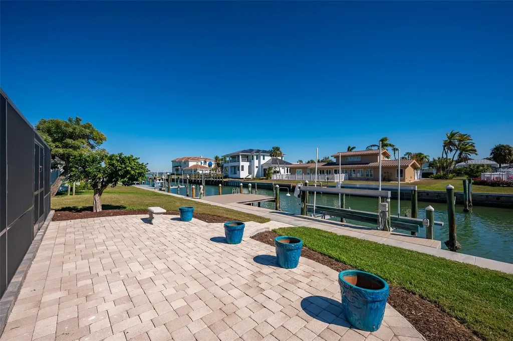 548 Gunwale Lane Longboat Key FL 34228