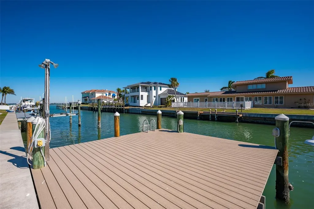 548 Gunwale Lane Longboat Key FL 34228