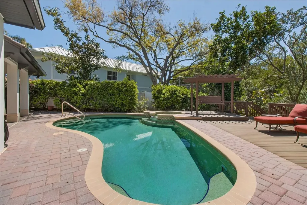 1100 Tortuga Circle NE St Petersburg FL 33702