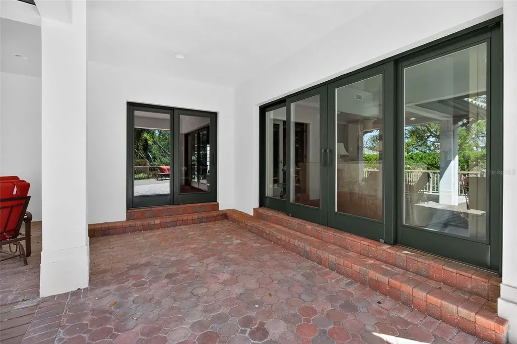 1100 Tortuga Circle NE St Petersburg FL 33702