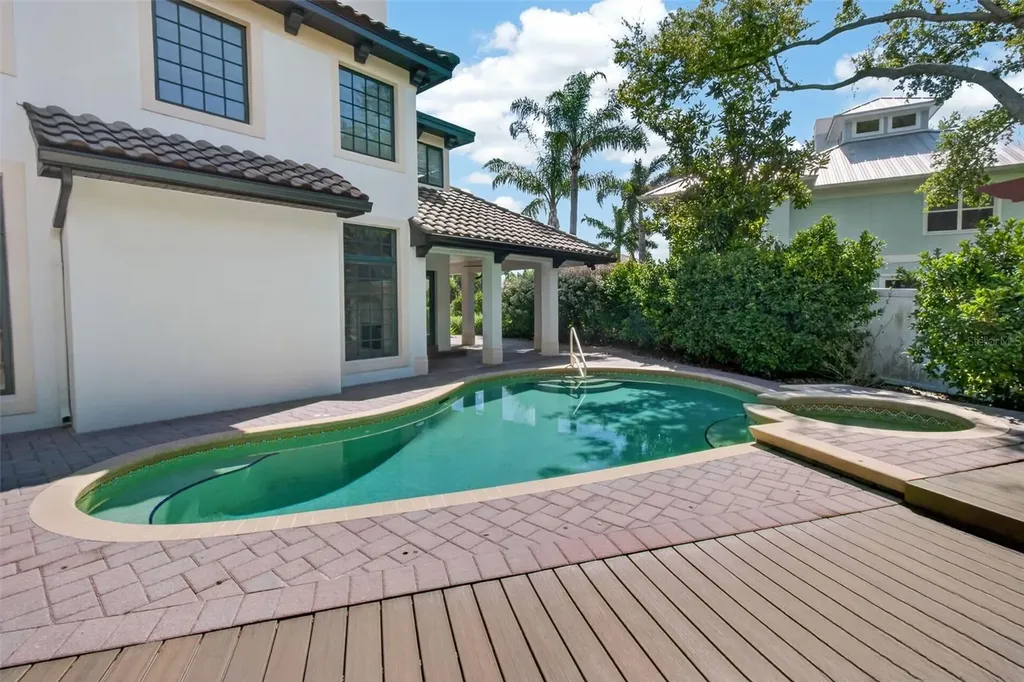 1100 Tortuga Circle NE St Petersburg FL 33702