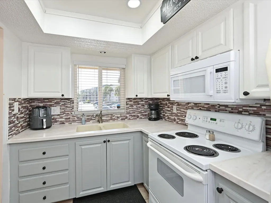 3563 Lake Bayshore Drive Bradenton FL 34205