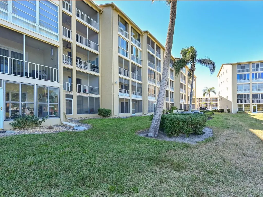 3563 Lake Bayshore Drive Bradenton FL 34205