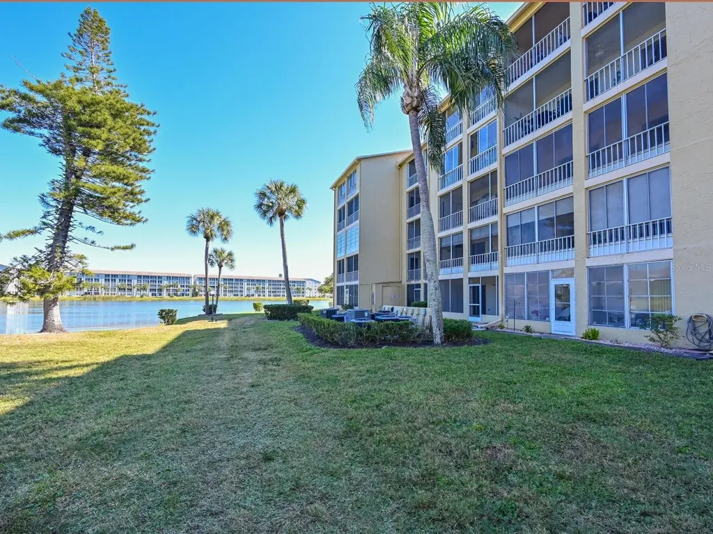 3563 Lake Bayshore Drive Bradenton FL 34205