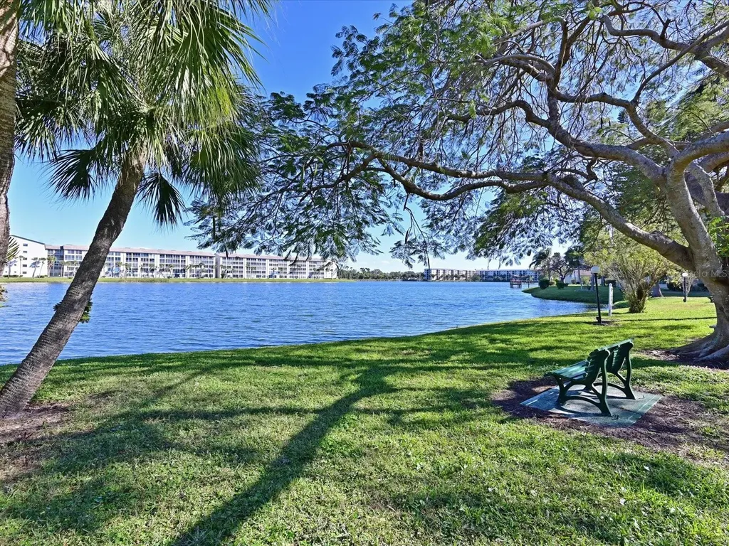 3563 Lake Bayshore Drive Bradenton FL 34205
