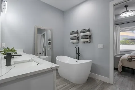 3301 W Dewey Street Tampa FL 33607
